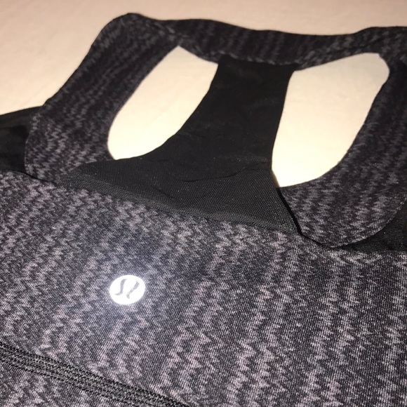 Lululemon razorback size 6 - Picture 2 of 3